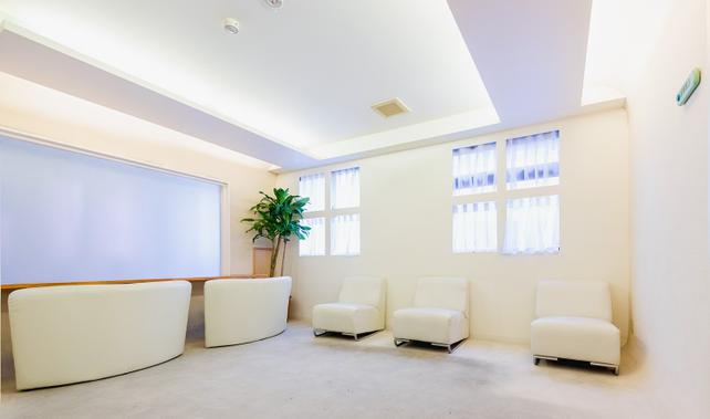 不知火クリニック ４階待合室